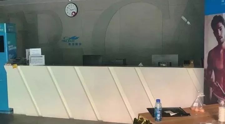 健身房健身私教一般多少钱_健身房私教价目表_一万块健身房私教
