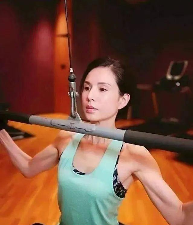 脱发健身明星会恢复吗_明星健身怎么不会脱发_脱发健身明星会秃头吗